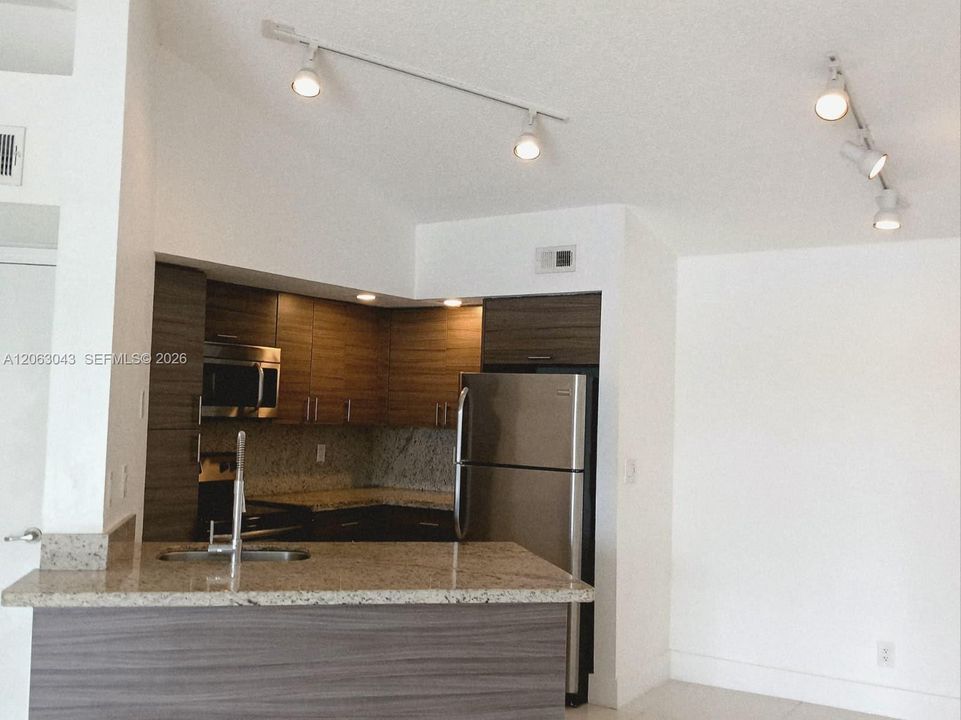 Activo con contrato: $1,980 (1 camas, 1 baños, 743 Pies cuadrados)