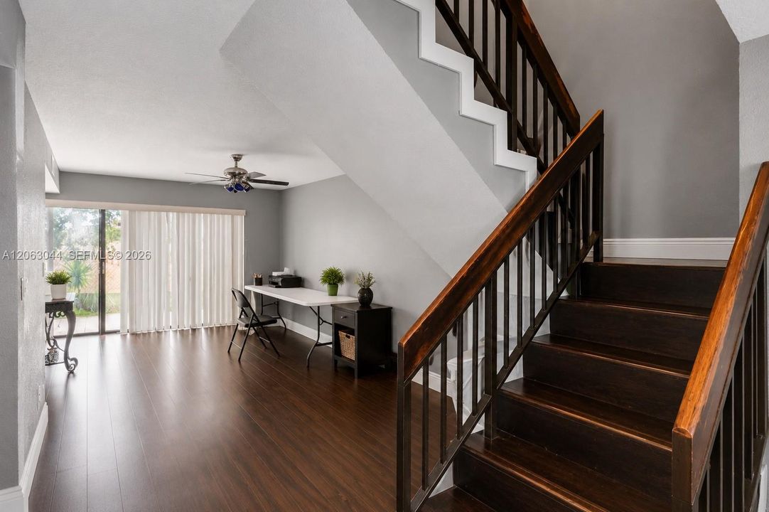 En Venta: $289,000 (3 camas, 2 baños, 1581 Pies cuadrados)
