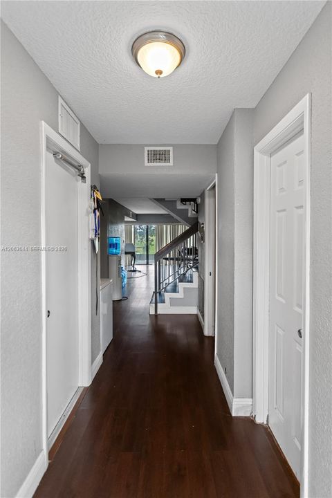 En Venta: $289,000 (3 camas, 2 baños, 1581 Pies cuadrados)