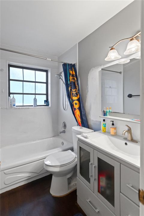 En Venta: $289,000 (3 camas, 2 baños, 1581 Pies cuadrados)