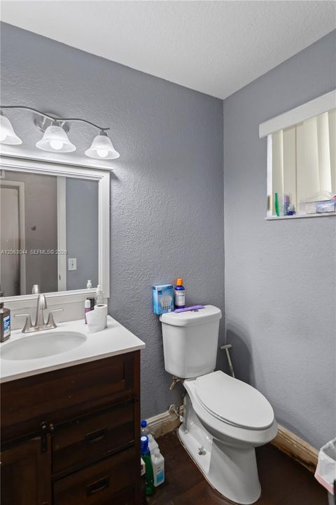 En Venta: $289,000 (3 camas, 2 baños, 1581 Pies cuadrados)