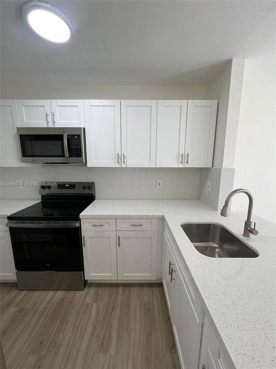 For Rent: $2,450 (2 beds, 2 baths, 750 Square Feet)
