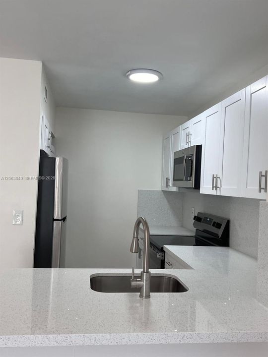 For Rent: $2,450 (2 beds, 2 baths, 750 Square Feet)