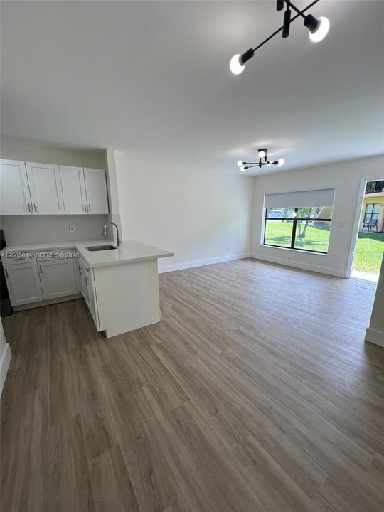 For Rent: $2,450 (2 beds, 2 baths, 750 Square Feet)