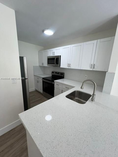 For Rent: $2,450 (2 beds, 2 baths, 750 Square Feet)