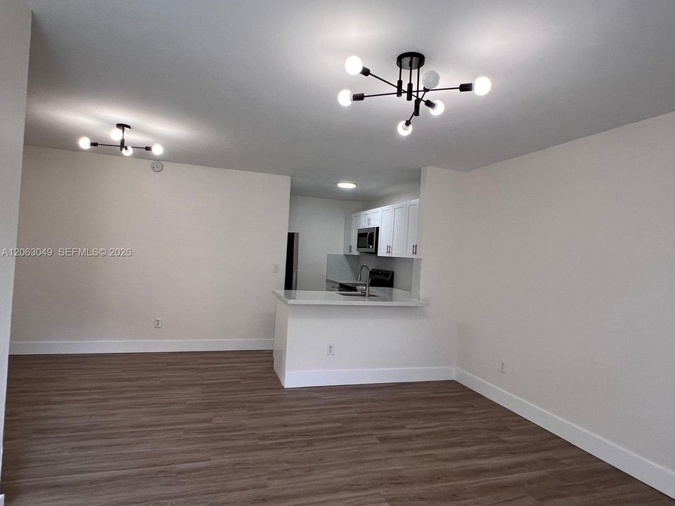 For Rent: $2,450 (2 beds, 2 baths, 750 Square Feet)