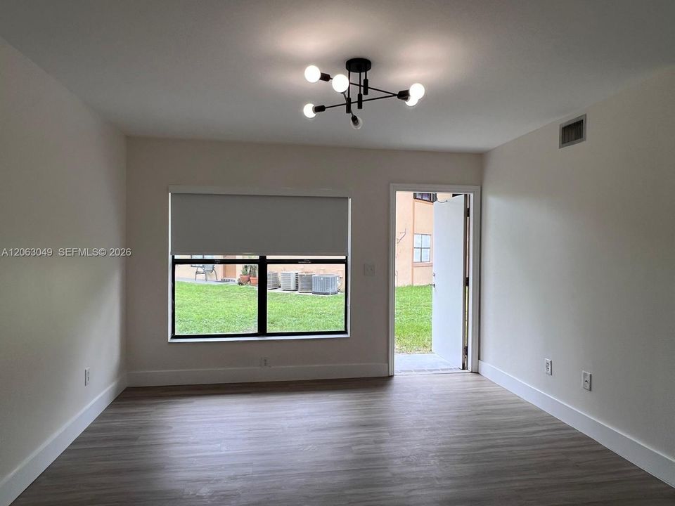For Rent: $2,450 (2 beds, 2 baths, 750 Square Feet)