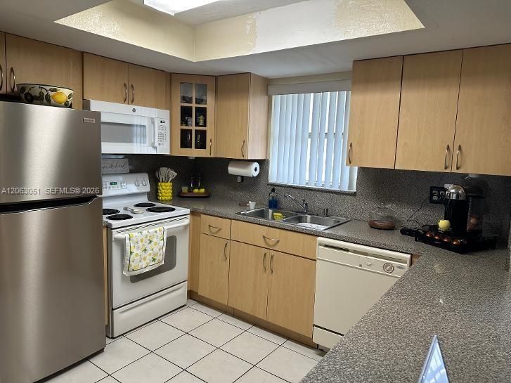 For Sale: $292,900 (2 beds, 2 baths, 1206 Square Feet)