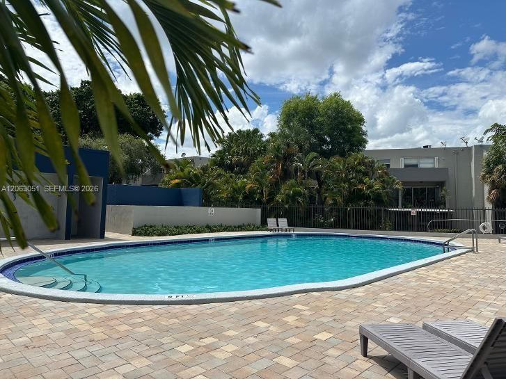 For Sale: $292,900 (2 beds, 2 baths, 1206 Square Feet)