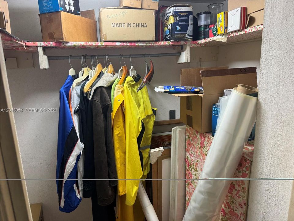 Hall utility room