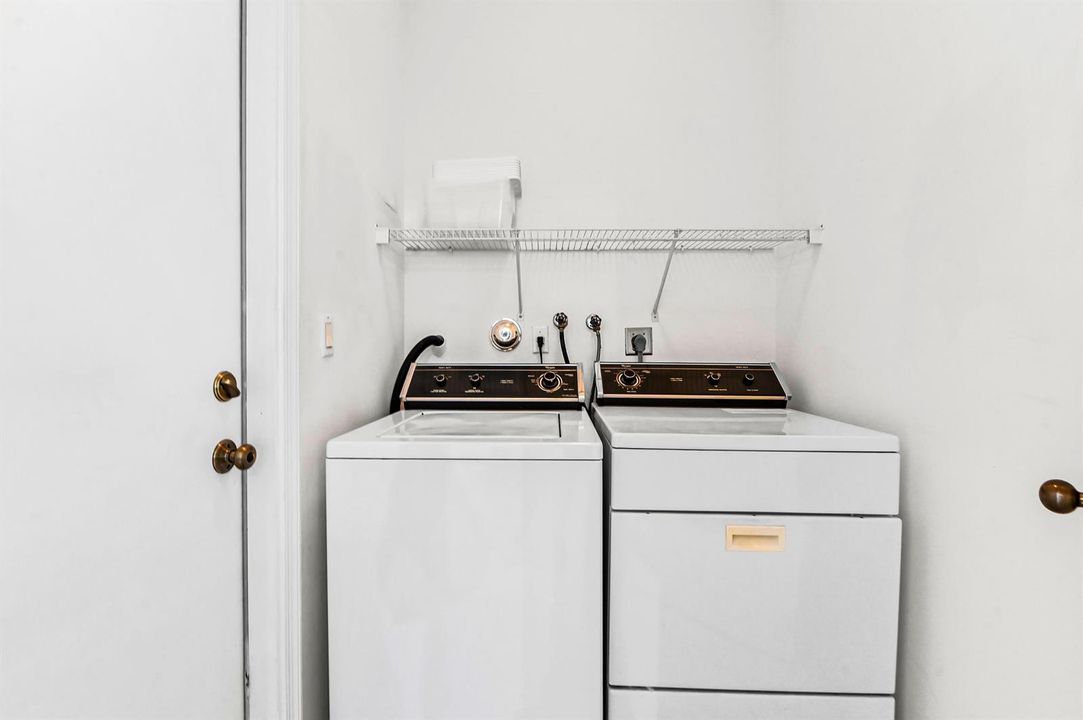 07 laundry room 01