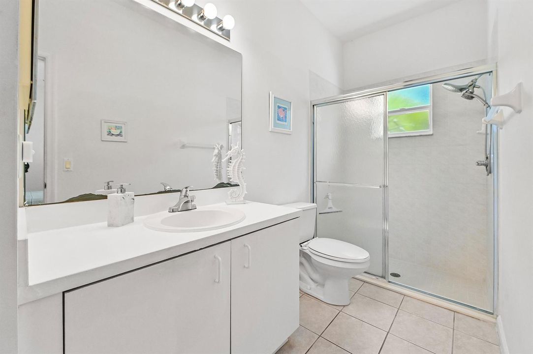 22 Bathroom 01