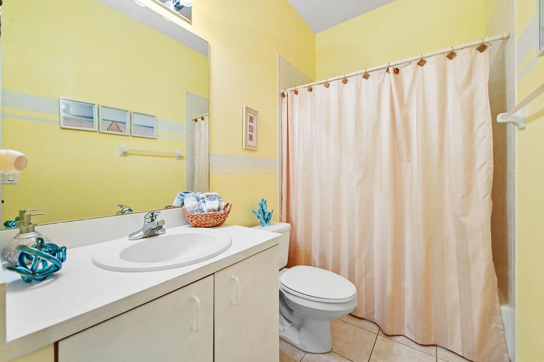 28 Bathroom 01