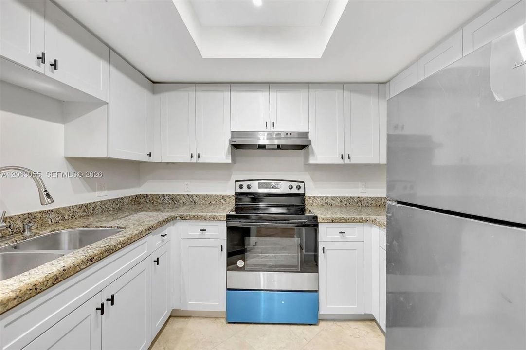 На продажу: $325,000 (2 спален, 2 ванн, 1054 Квадратных фут)