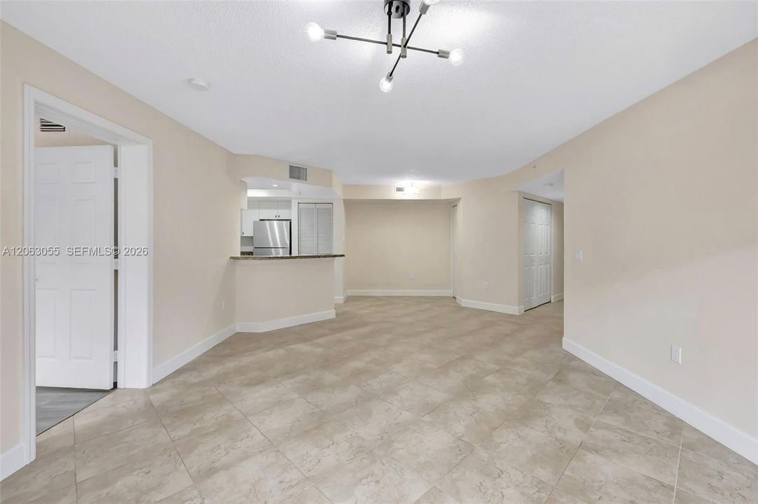 На продажу: $325,000 (2 спален, 2 ванн, 1054 Квадратных фут)
