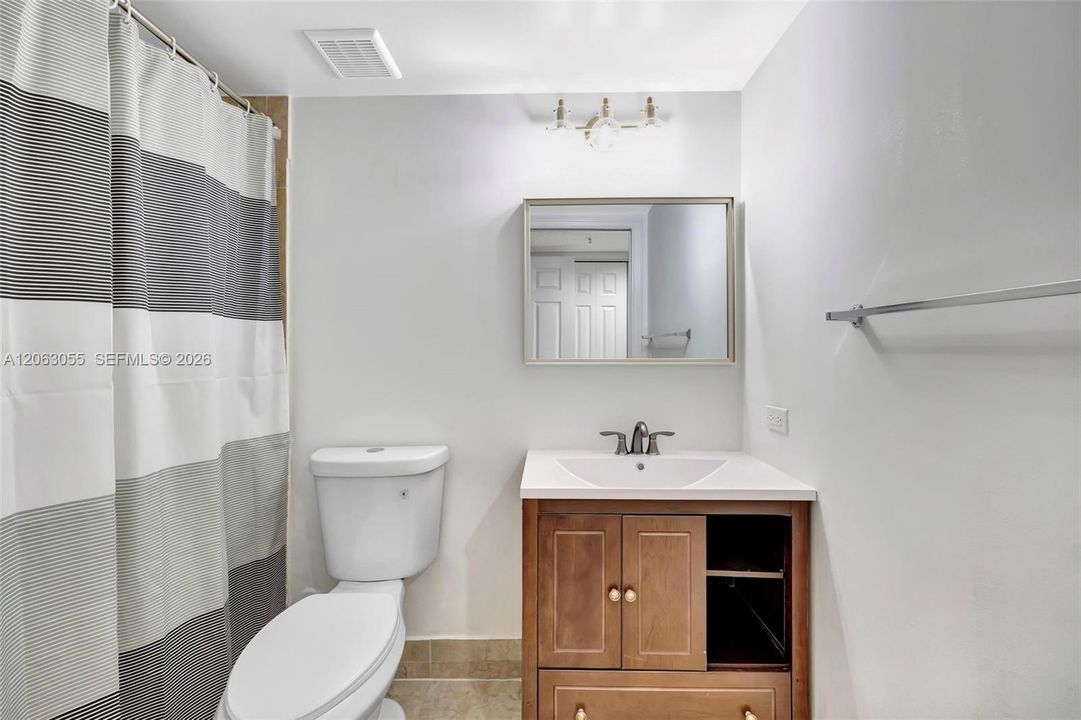 На продажу: $325,000 (2 спален, 2 ванн, 1054 Квадратных фут)