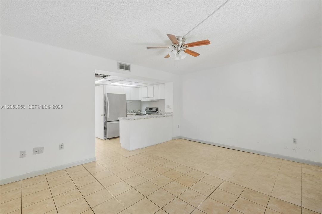 For Sale: $188,000 (1 beds, 1 baths, 528 Square Feet)