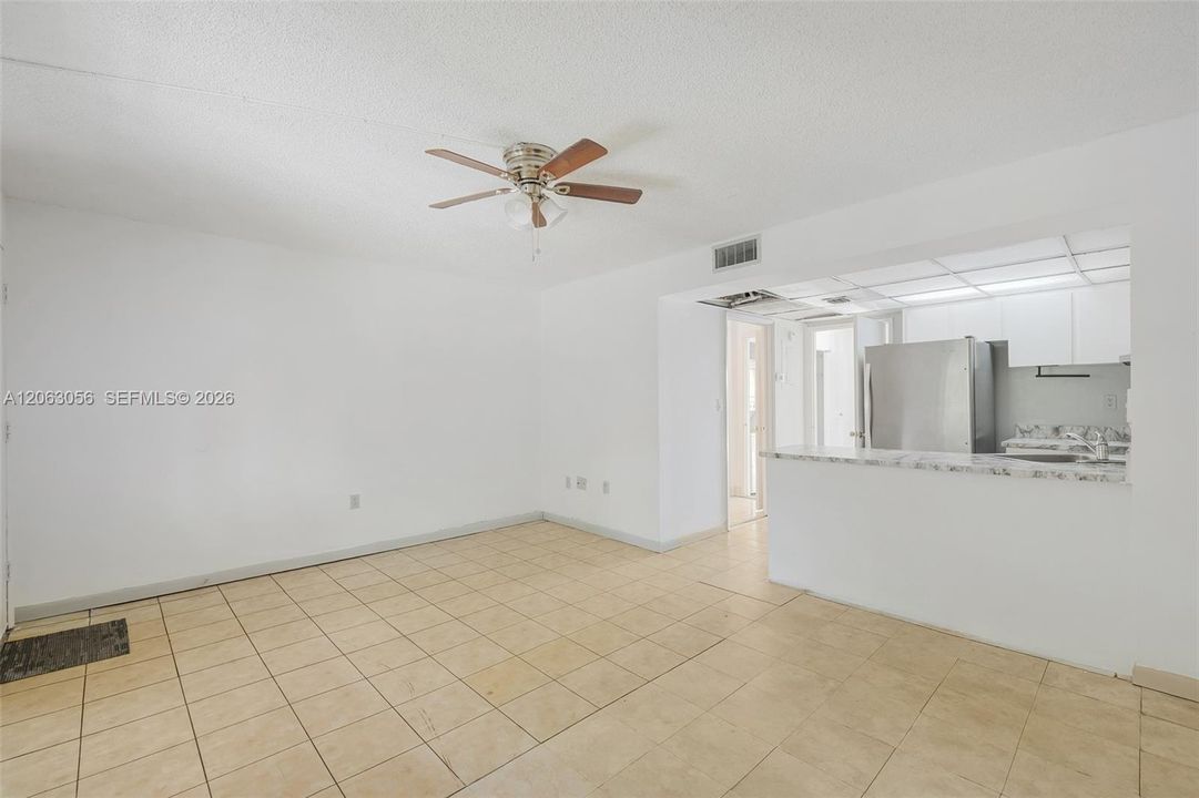 For Sale: $188,000 (1 beds, 1 baths, 528 Square Feet)