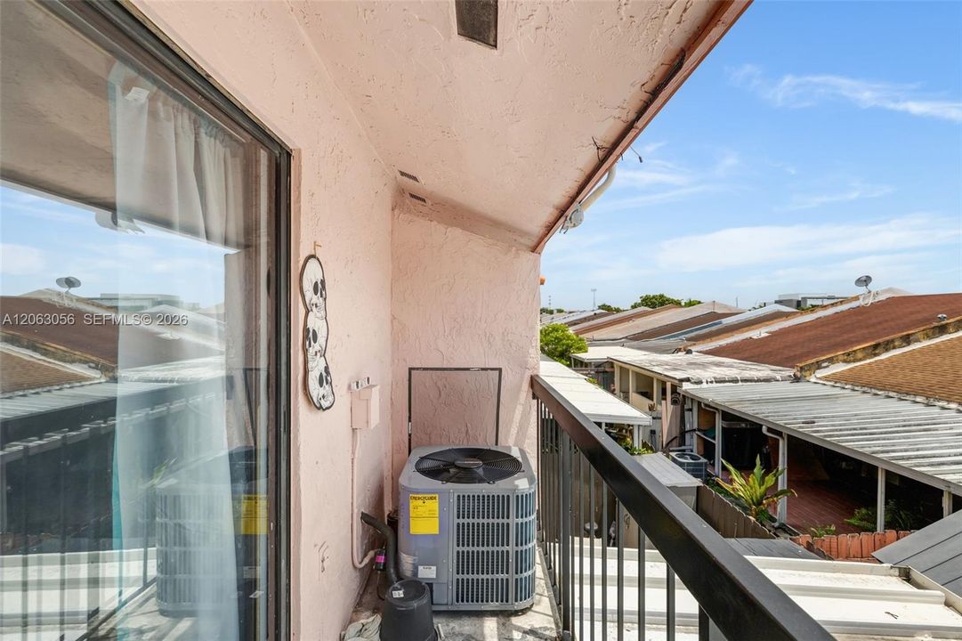 For Sale: $188,000 (1 beds, 1 baths, 528 Square Feet)