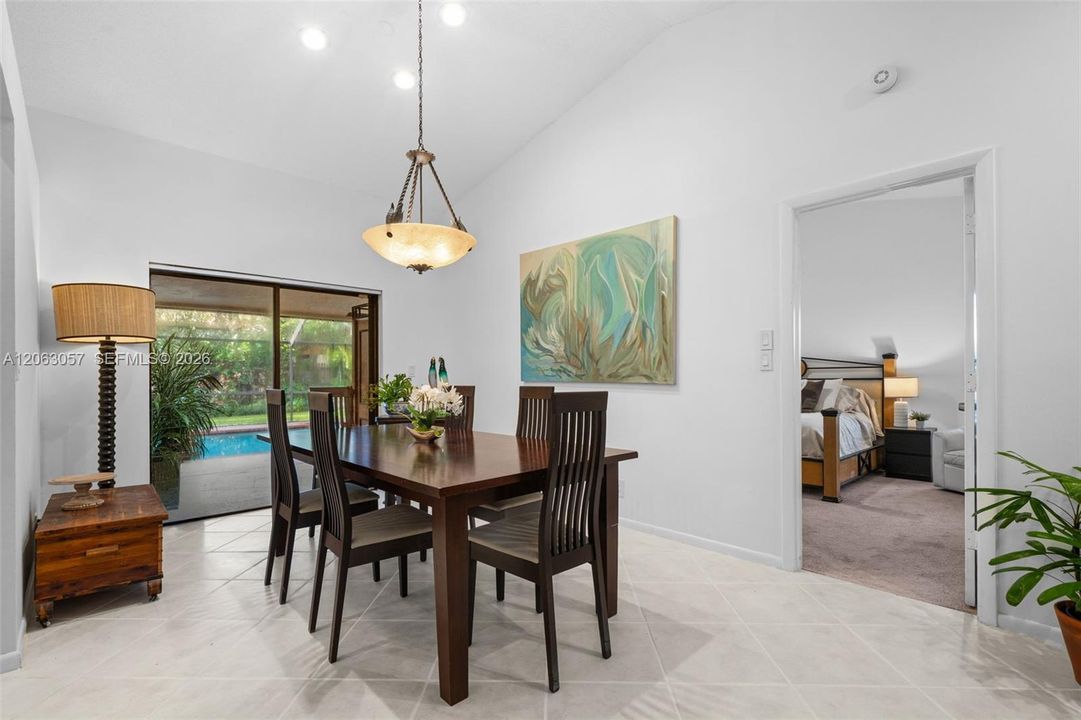 En Venta: $749,500 (4 camas, 2 baños, 2351 Pies cuadrados)