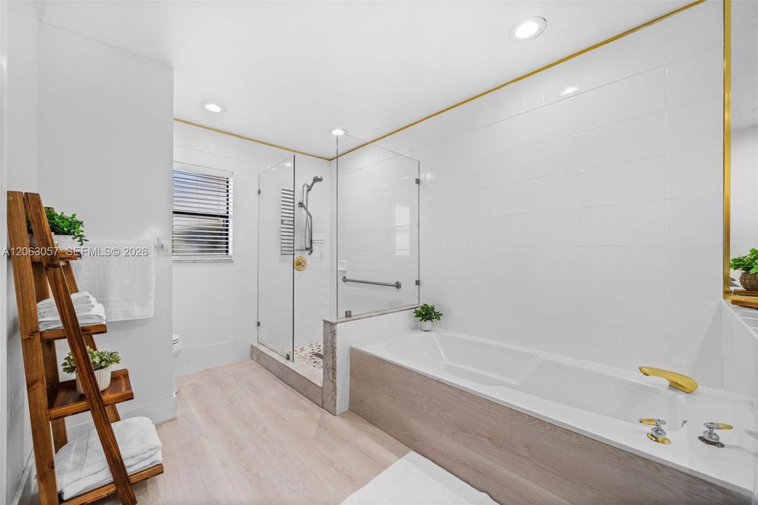 En Venta: $749,500 (4 camas, 2 baños, 2351 Pies cuadrados)