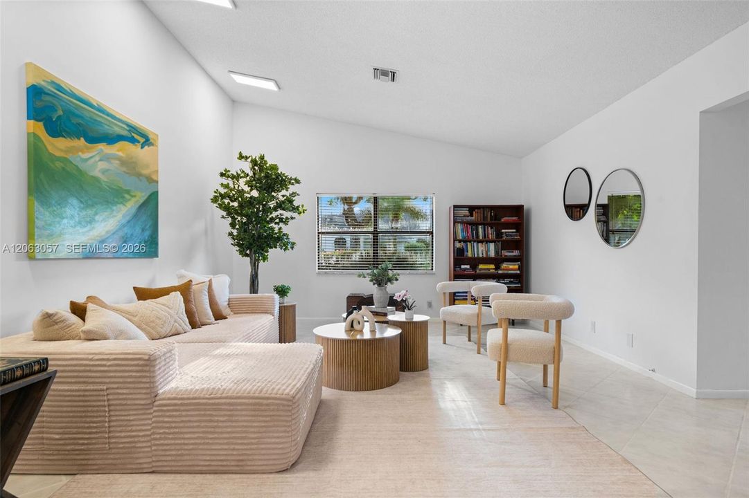 En Venta: $749,500 (4 camas, 2 baños, 2351 Pies cuadrados)