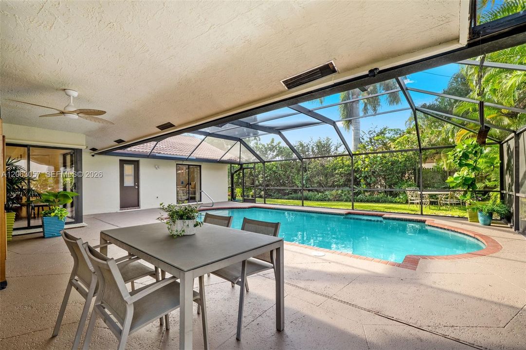 En Venta: $749,500 (4 camas, 2 baños, 2351 Pies cuadrados)