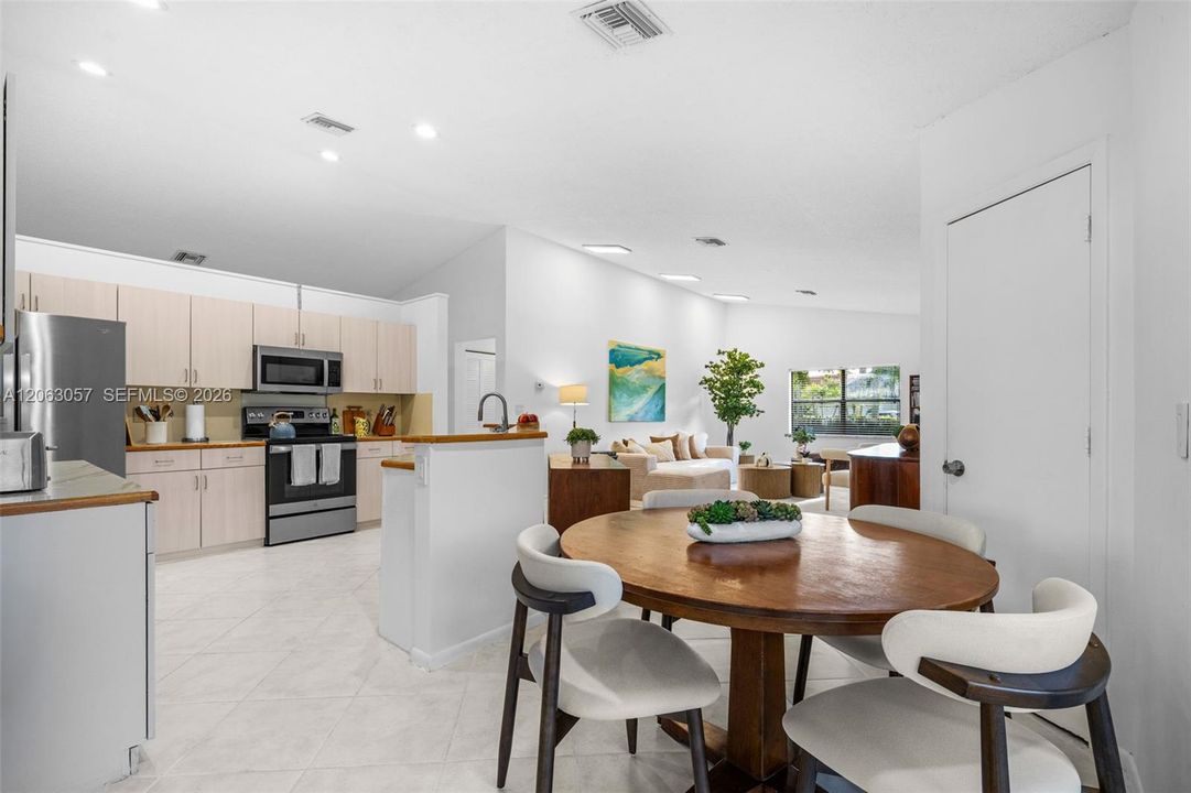 En Venta: $749,500 (4 camas, 2 baños, 2351 Pies cuadrados)