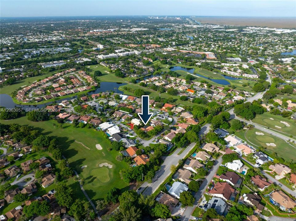 En Venta: $749,500 (4 camas, 2 baños, 2351 Pies cuadrados)