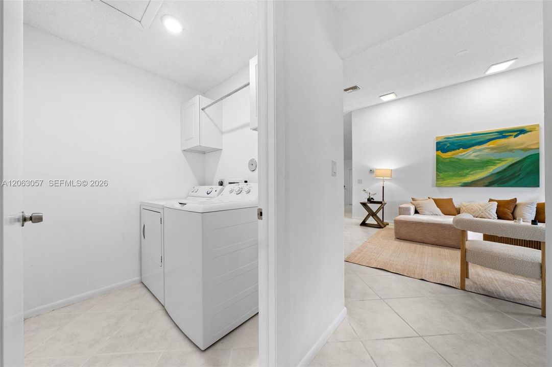 En Venta: $749,500 (4 camas, 2 baños, 2351 Pies cuadrados)