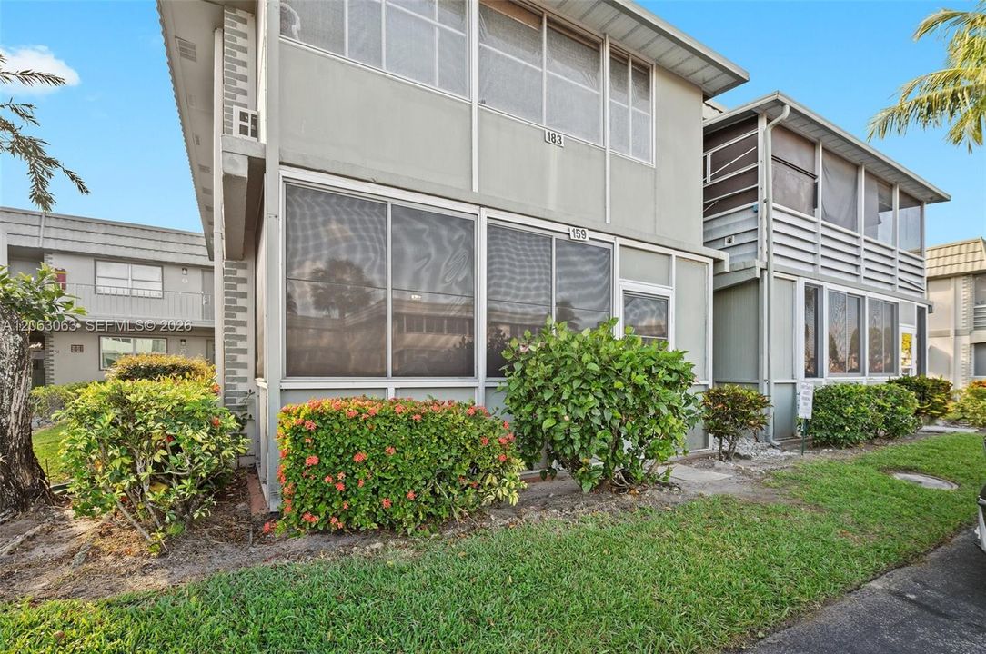 For Rent: $1,795 (1 beds, 1 baths, 720 Square Feet)