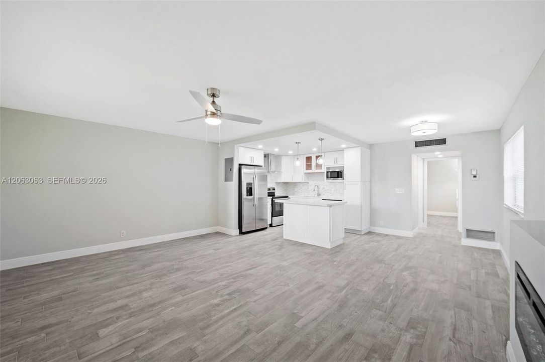 For Rent: $1,795 (1 beds, 1 baths, 720 Square Feet)