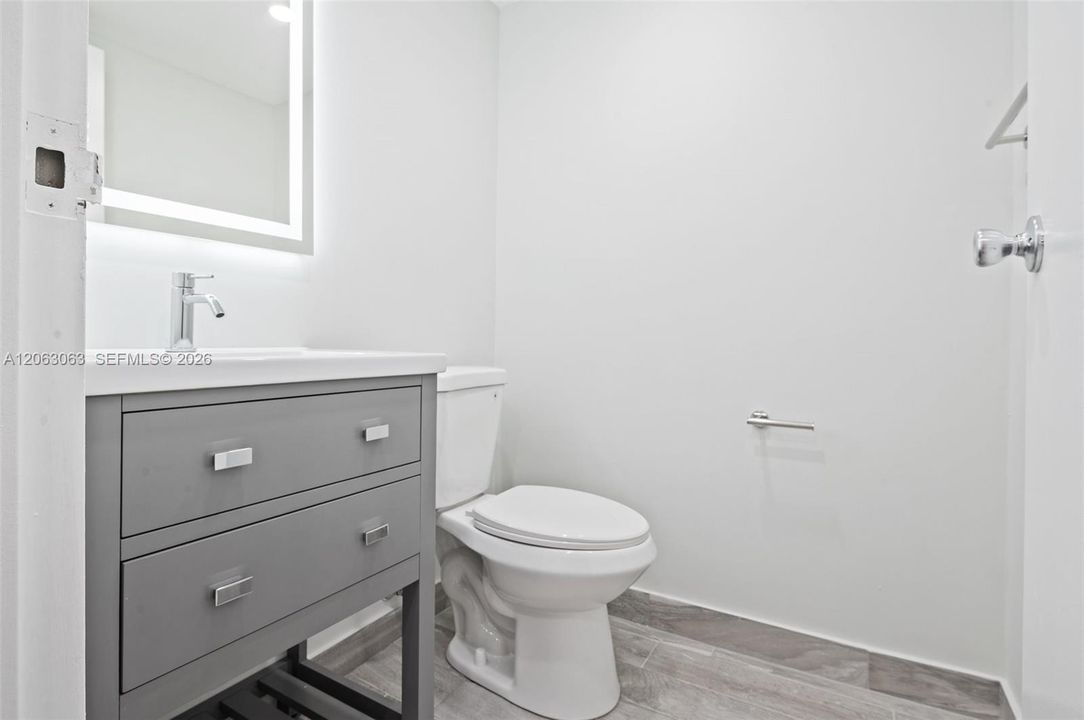 For Rent: $1,795 (1 beds, 1 baths, 720 Square Feet)