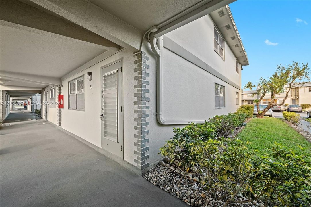 For Rent: $1,795 (1 beds, 1 baths, 720 Square Feet)