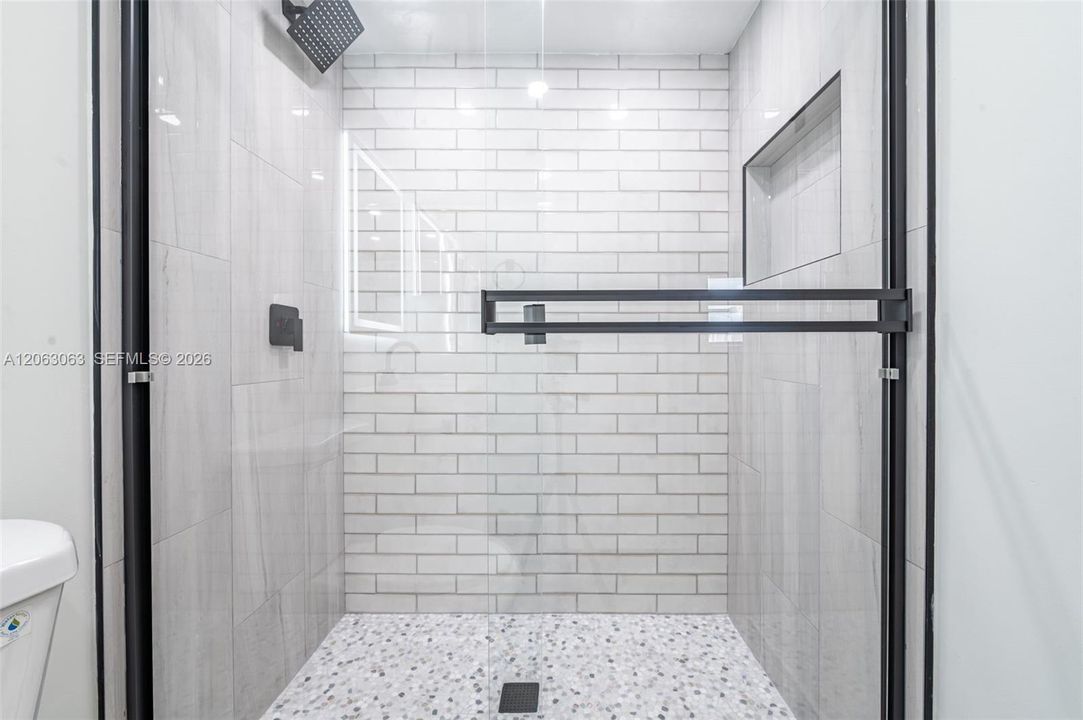 For Rent: $1,795 (1 beds, 1 baths, 720 Square Feet)