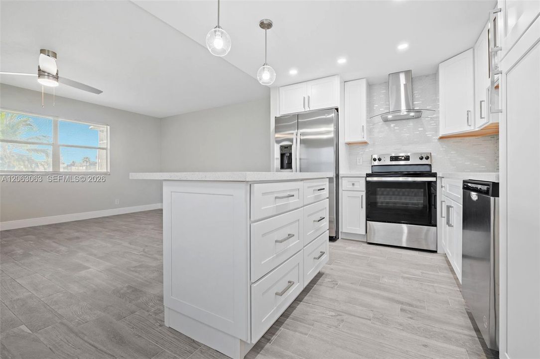 For Rent: $1,795 (1 beds, 1 baths, 720 Square Feet)