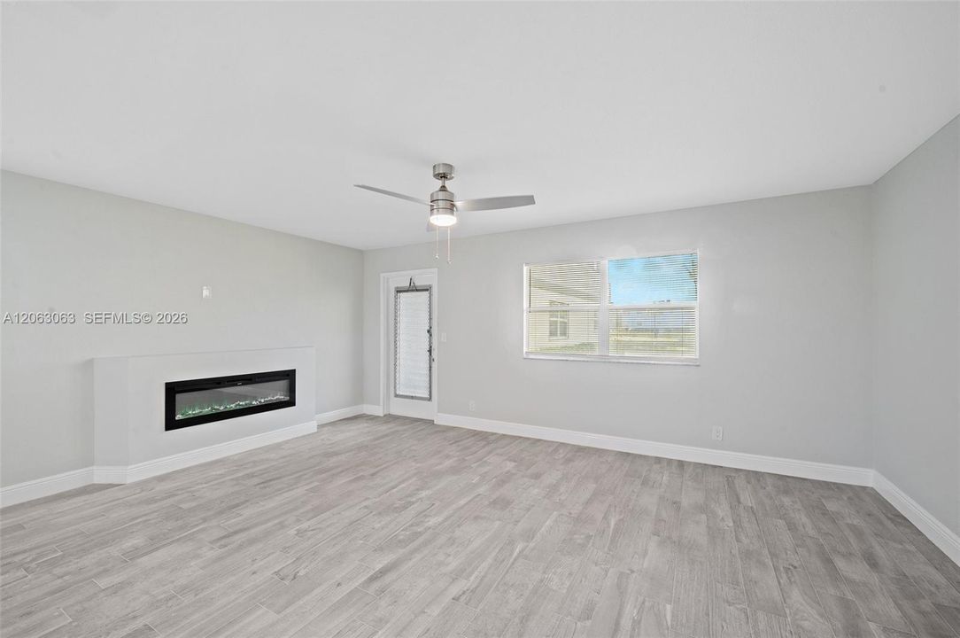 For Rent: $1,795 (1 beds, 1 baths, 720 Square Feet)