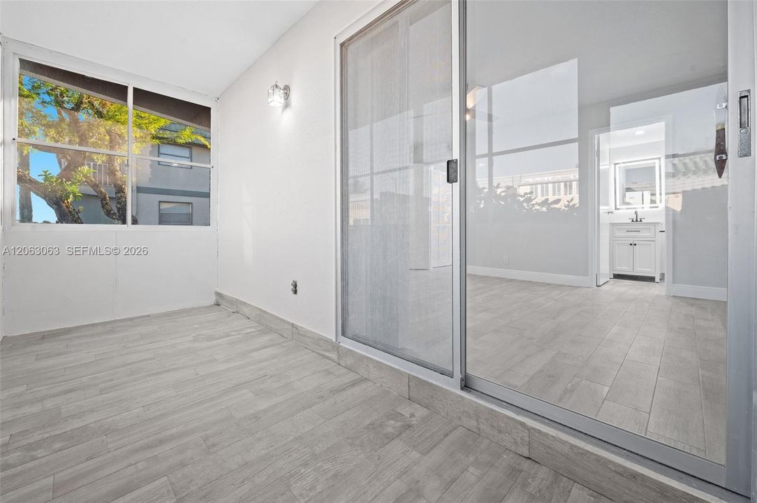 For Rent: $1,795 (1 beds, 1 baths, 720 Square Feet)