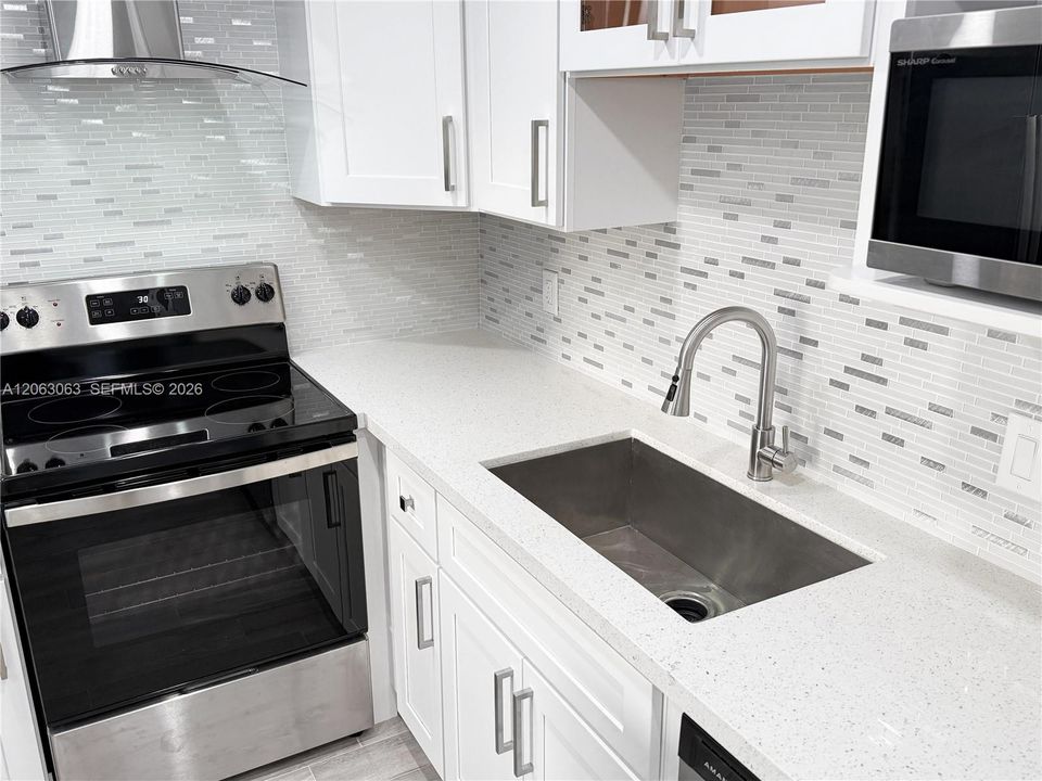 For Rent: $1,795 (1 beds, 1 baths, 720 Square Feet)