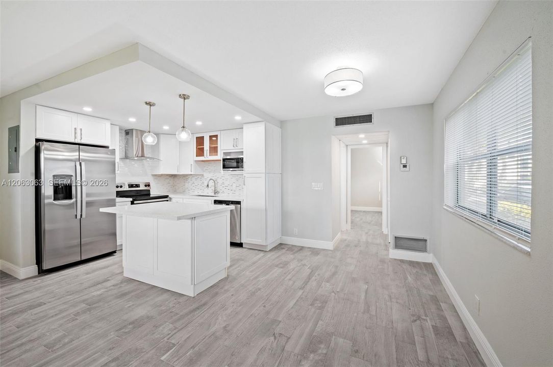 For Rent: $1,795 (1 beds, 1 baths, 720 Square Feet)
