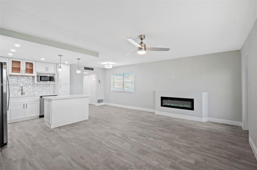 For Rent: $1,795 (1 beds, 1 baths, 720 Square Feet)