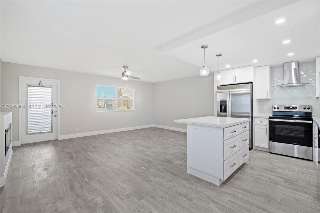 For Rent: $1,795 (1 beds, 1 baths, 720 Square Feet)