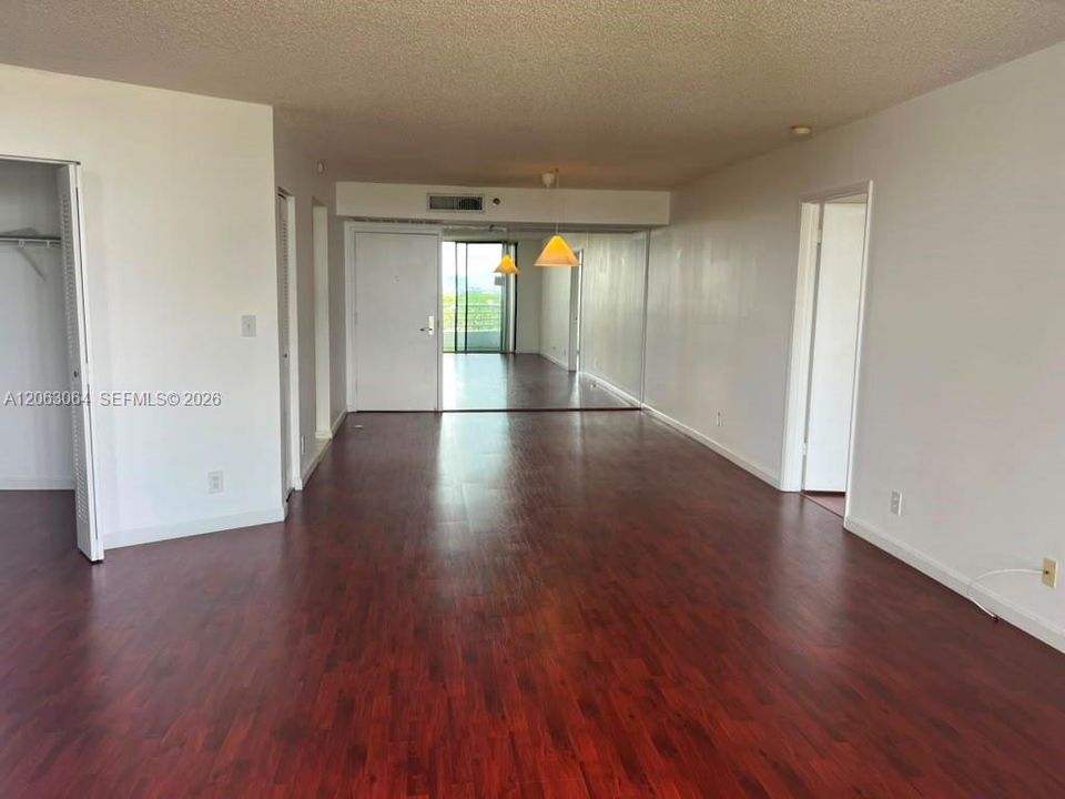 En Venta: $317,000 (1 camas, 2 baños, 990 Pies cuadrados)