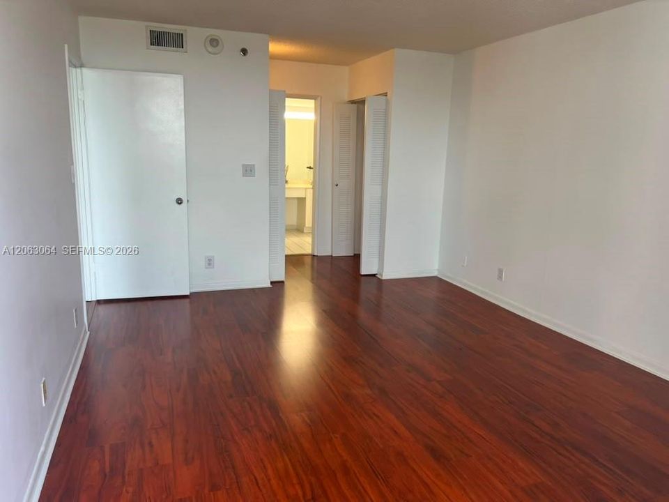En Venta: $317,000 (1 camas, 2 baños, 990 Pies cuadrados)