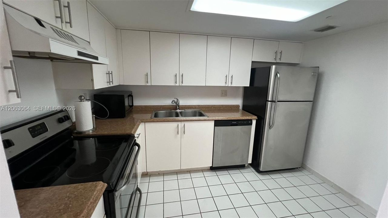 En Venta: $317,000 (1 camas, 2 baños, 990 Pies cuadrados)