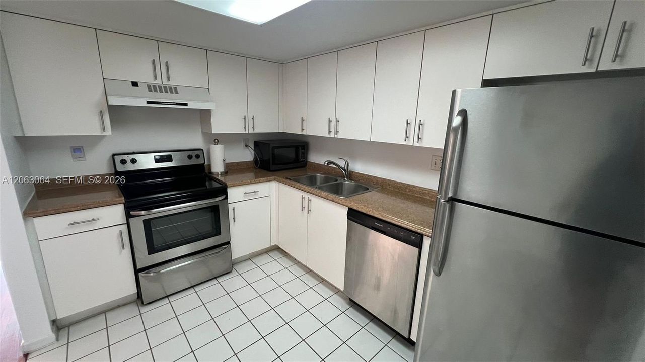 En Venta: $317,000 (1 camas, 2 baños, 990 Pies cuadrados)