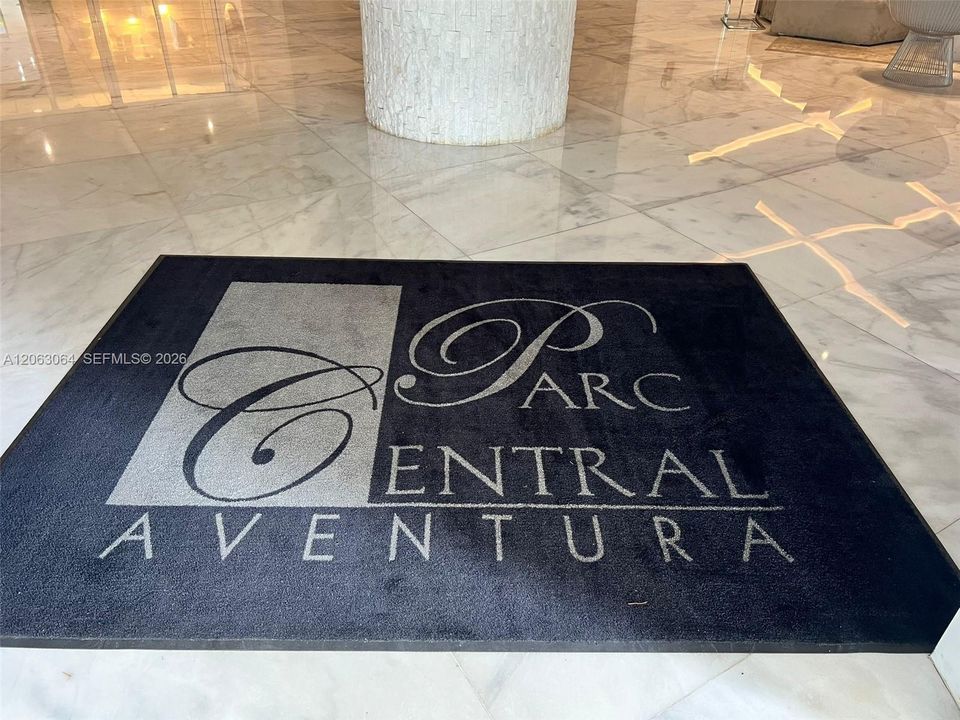 En Venta: $317,000 (1 camas, 2 baños, 990 Pies cuadrados)