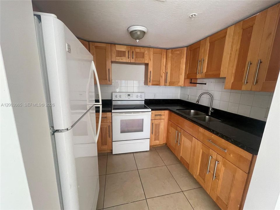 В аренду: $2,400 (2 спален, 2 ванн, 43895 Квадратных фут)