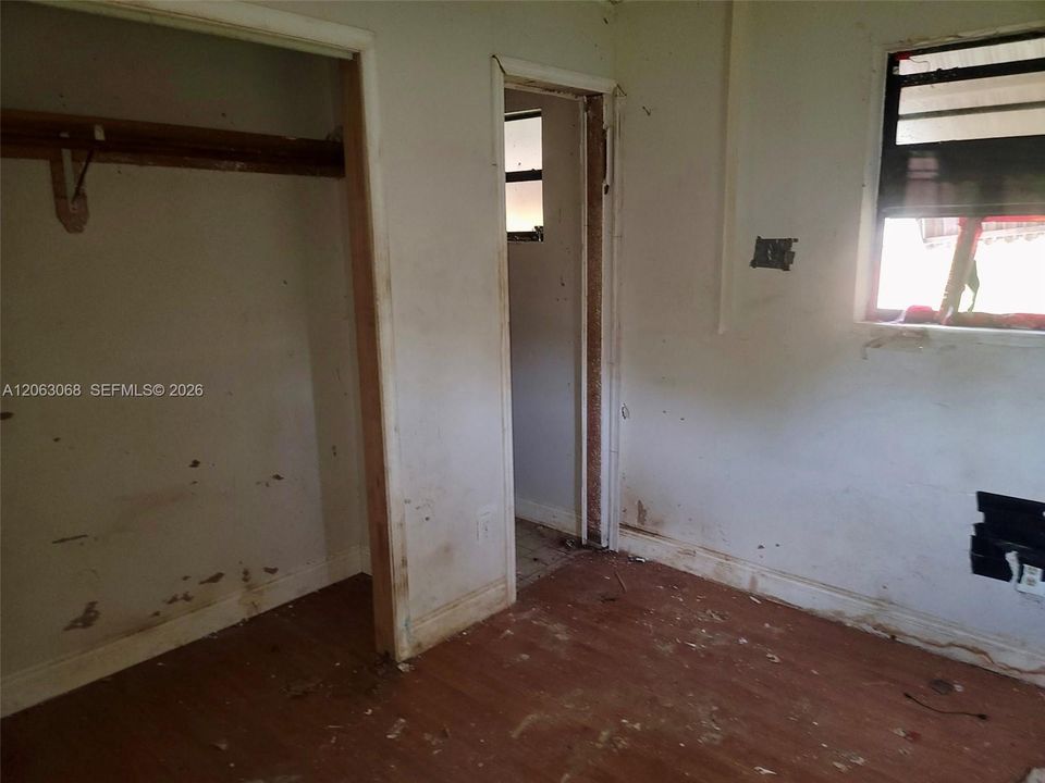 На продажу: $400,000 (4 спален, 2 ванн, 1250 Квадратных фут)