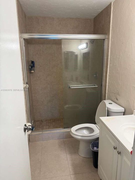 En Renta: $2,425 (3 camas, 2 baños, 1195 Pies cuadrados)